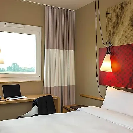 Ibis Szálloda Cambrai